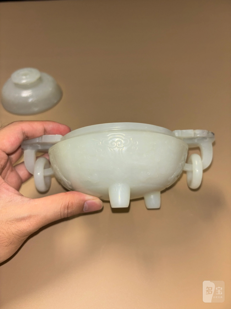 清 白玉饕餮夔龙纹双兽耳连环三足炉 - 图9